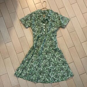 Vintage Floral Green Button-Up Dress